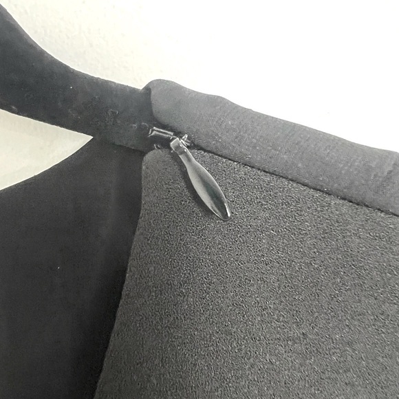 Aijek Black Minimalist Sheer Panel Sleeveless Hi-Lo Hem Knee Length Shift Dress - Picture 6 of 13